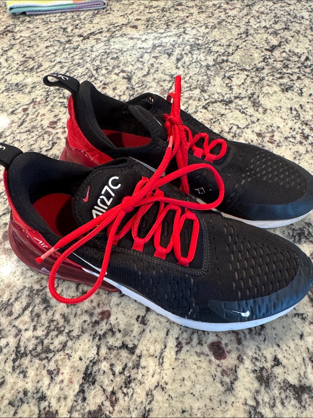 Nike Mens Air Max 270 Sneakers - Black & Red